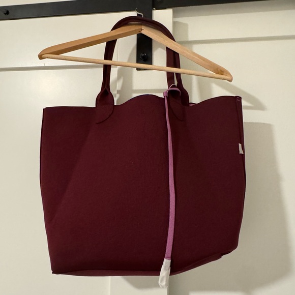 Rothy’s lightweight tote collegiate currant- reversible - Picture 9 of 10
